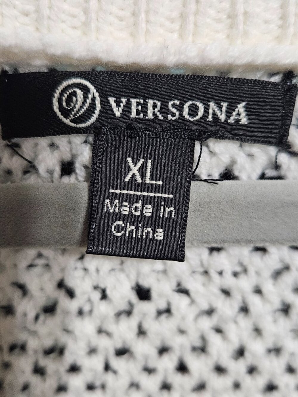 Versona Flutter Sleeve Off-White & Black Sweater - Picture 6 of 6